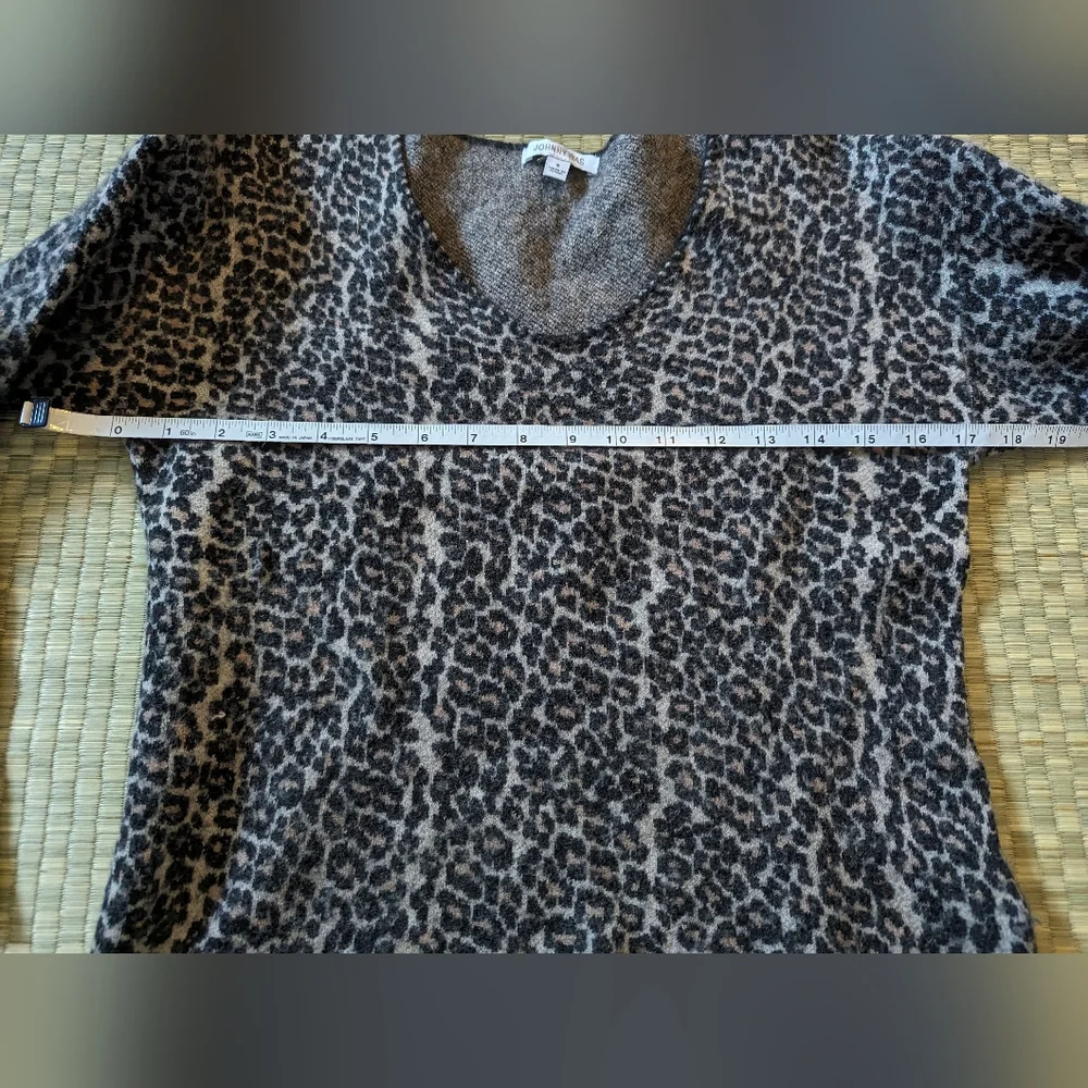 Johnny Was Cheetah Print V-neck Blouse Wool Cashmere Blend Women's Size Small - Picture 5 of 6